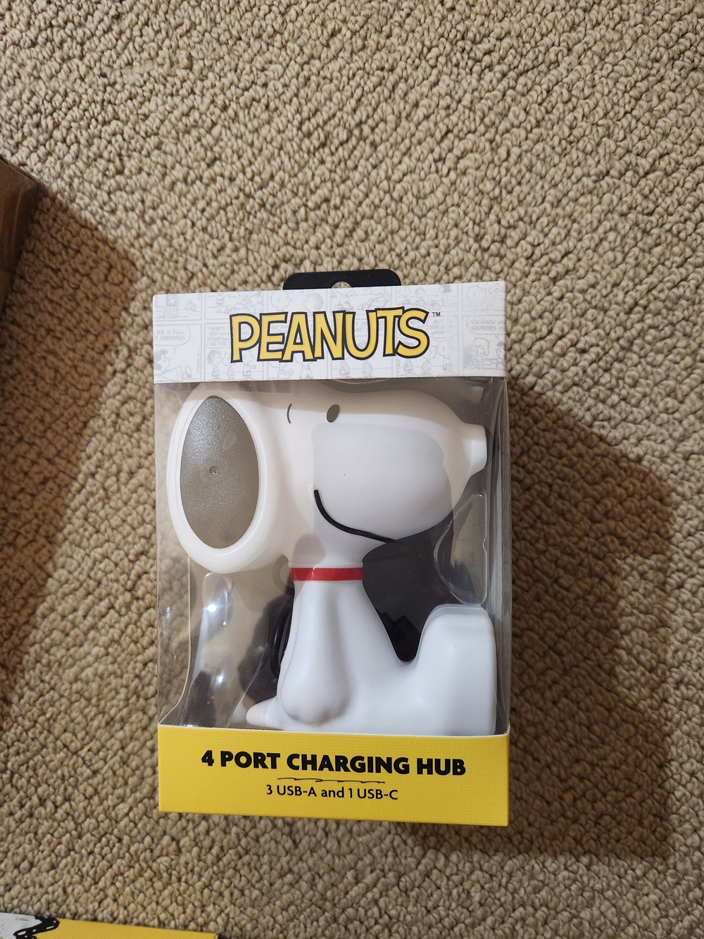 Brand New Peanuts Snoopy White and Red 4-Port Charging Hub